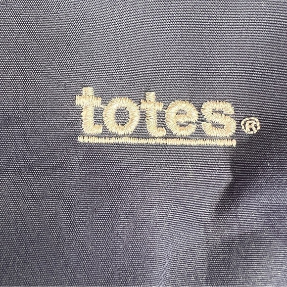 TOTES OVERNIGHT LARGE TRAVEL BAG. Zip top. 13”Hx24”Wx9-½”D. 13” Strap Drop Navy - Picture 8 of 8